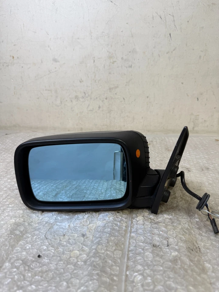 Черное зеркало заднего вида с электроприводом для BMW 325is 1992 - 1999 годов выпуска от оригинального производителя 51168144401 - Изображение 1 из 4