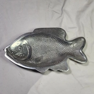 Bandeja de pescado grabada de aluminio fundido pulido de 13" de metal HERMOSA Foto 1 de 4