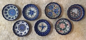 UNIKAT J. Okraska Menge 7 überbackene polnische Keramik Schalen 4,5" signiert - Bild 1 von 11