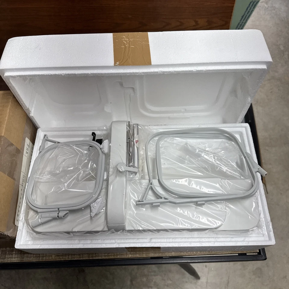 PFAFF 7570 Creative Fantasy Embroidery Unit~ 3 Hoops, Manual & Unit AS IS - Image 1 of 4