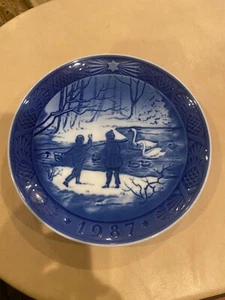 Plato de Navidad Royal Copenhagen 1987, caja original "Winterbirds" - Imagen 1 de 6