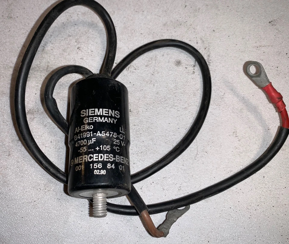暹粒电容器 0011568401 off a 1991 梅赛德斯奔驰 R129。  —MV–  — 第 1/1 张图片