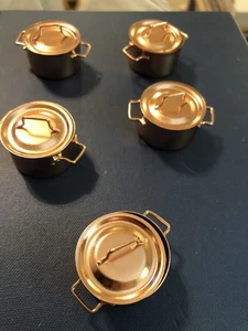 5er Set Puppenhaus Miniatur Kupfertöpfe mit Deckel - Maßstab 1:12 Metall. - Bild 1 von 5