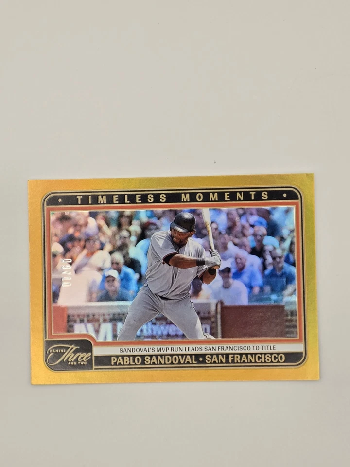 Panini Three & Two Pablo Sandoval 2025 ORO # 09/10 MOMENTOS ATEMPORALES SP Gigantes  Foto 1 de 2