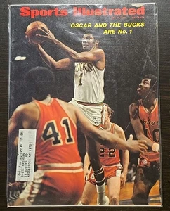 Sports Illustrated May 10, 1971 Oscar Robertson Milwaukee Bucks - Picture 1 of 2
