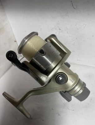 SHIMANO  AERO  SYMETRE 4000 SPINNING REEL-VERY NICE-REAR DRAG WITH FIGHTIN' DRAG - Image 1 of 4