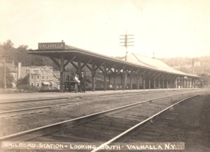 RPPC NY Valhalla New York Bahnhof Echtfoto Postkarte - Bild 1 von 3