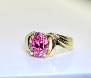 Beautiful 10K Yellow Gold 2 Ct Oval Pink Ice Ladies Ring, Size 5.5 - Picture 1 of 4