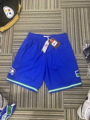 NEW MITCHELL AND NESS SEATTLE SEAHAWKS MESH SHORT LARGE Cover