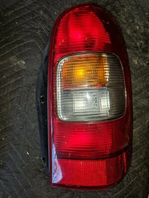 Luz de freno trasera para pasajero Chevrolet Venture 1997-2005 OEM Foto 1 de 2