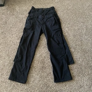 (2) Pantalones utilitarios tácticos para hombre 5.11 32x32 incluye dos pares de bolsillos de carga - Imagen 1 de 16