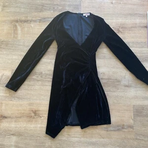 Damenkleid klein umbenannt schwarz Samt Wickel Langarm - Bild 1 von 2