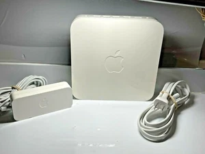 Apple A1143 AirPort Wireless N Router with Power Cords Adapter - Picture 1 of 3