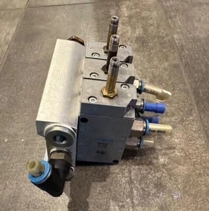 Festo PRS-1/4-3 10186 X823 Manifold Block With 3 MFH 5-1/4 Solenoid Valves - Picture 1 of 5