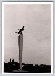 Foto Geisenheim Rheingau Jagfliegerehrenmal Fliegerdenkmal Luftfahrt Mem - Bild 1 von 2