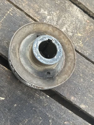 Шкив двигателя Scag Turf Tiger 482872; диаметр 4,25 — диаметр отверстия 1,125; STT61A-27KA - Изображение 1 из 4