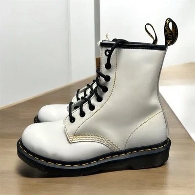 Botas de Combate Dr. Martens Doc Air Wair 11821 Blancas para Mujer Talla 7 NUEVAS Foto 1 de 4