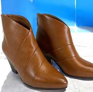 NEW in BOX BareTraps Walnut Brown Block Heel Ankle BOOTIES Boots VEGAN sz 11 W - Picture 1 of 11