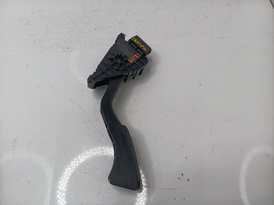 Fuel Pedal Accelerator Pedal 2002 03 04 Toyota Sequoia 78120-34030 - Image 1 of 4