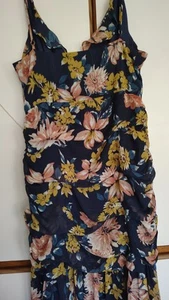 Lulus | Atemberaubendes Soiree dunkelblaues Midikleid mit Blumenmuster und Rüschen, Medium - Bild 1 von 6