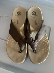 Cloudsteppers By Clark’s Sz 7 Thong Shoes - Picture 1 of 6