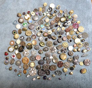 Lot of 185 Vintage Antique Assorted Metal & Glass Diminutive & Small Buttons - Picture 1 of 21