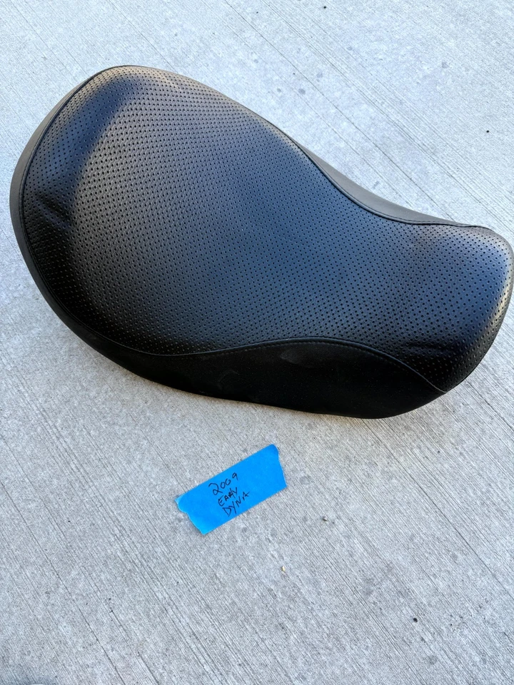 Harley Davidson RDW-92/61-0067 Solo Driver Seat Black for 2009 Dyna Motorcycle - Image 1 of 4