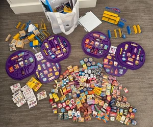 Mini Brands GRANDE LOTTO di Valigetta da Collezione Food Mini Mart Include Rara - Foto 1 di 9