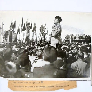 Photo B/N Of Duce IN Football Jersey - First Corporal Of Militia - Picture 1 of 2