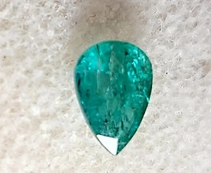 SMERALDO COLOMBIANO NATURALE .46 CT PIETRA PREZIOSA SCIOLTA FORMA PERA 6 X 4 mm # - Foto 1 di 7