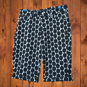HUE Women's Medium Polka Dot Denim Stretch Cuffed Bermuda Shorts Pull On - Picture 1 of 5