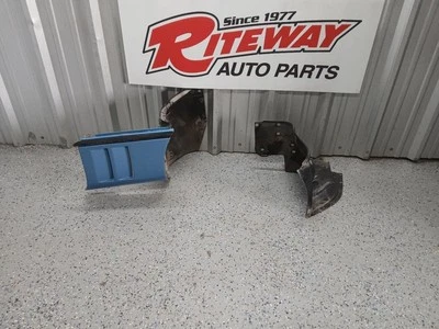 84-87 C4 CORVETTE RH FENDER WITH LINERS BLUE  Foto 1 de 4