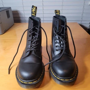 Dr Doc Martens US taglia 7 M 1460 stivali stringati in pelle liscia neri - Foto 1 di 8