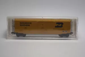 Coche de caja estándar Micro-Trains 38160 N Burlington Northern 50' con puerta de enchufe y hueco - Imagen 1 de 2
