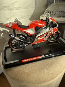 Guiloy 1:10 Yamaha YZR M1 Diecast model Motorcycle Carlos Checa - Race Bike . - Picture 1 of 15