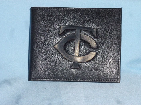 MINNESOTA TWINS   Leather BiFold Wallet   NEW   black Cover