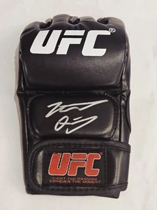 Nate Diaz Autographed Hand Signed OFFICIAL UFC FIGHT GLOVE Beckett CERTIFIED - Picture 1 of 6