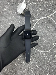 Apple Watch Series 3 (2017) GPS 38 mm - Aluminium Space Gray - Sport band Black - Zdjęcie 1 z 7