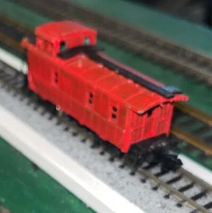 N Scale Minitrix unlettered painted red cupola caboose with Rapido couplers - Picture 1 of 1