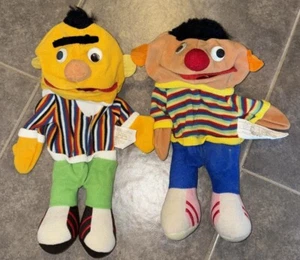 Vintage Sesame Street Unique Bellows PARTY BLOWER BERT and Ernie Puppet READ! - Picture 1 of 7