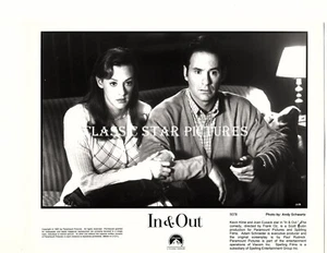 F558 Kevin Kline Joan Cusack In & Out 1997 8 x 10 vintage photo - Picture 1 of 1