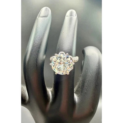 5 Carat Moissanite Solitaire Engagement Ring AU750 Stamped Size 5.25 - Image 1 of 4