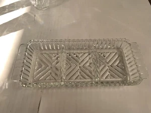 "Plato de vidrio prensado Relish 3 compartimentos 10"" x 4" - Imagen 1 de 4