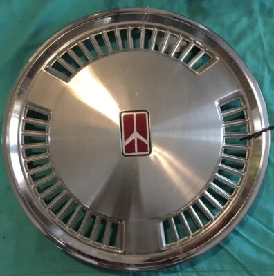 OLDSMOBILE Olds ACHIEVA CALAIS Wheel Cover Hubcap 14" Cap 1990 1991 1992 1993 OE - Image 1 of 4