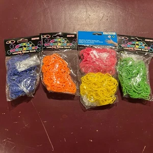 Loom Bands, neu. 1500 Stk. 5 Farben. Latexfreie Gummibänder - Bild 1 von 3