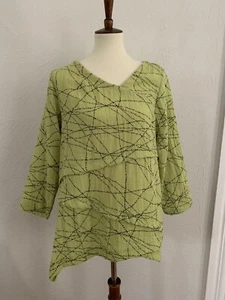 Habitat Tunic Green Dotted Lines: Rayon crinkle fabric, asymmetric neck & hem S - Picture 1 of 12