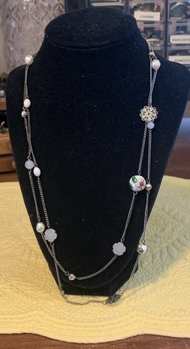 VETEMENTS Collana Perline Cloisonné Dipinta A Mano Acrilico Fiore Finta Perla Lunga 36”