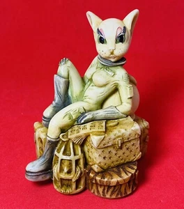 Harmony Kingdom Royal Watch Collector's Club MINX ON THE MOON No Box - Picture 1 of 6