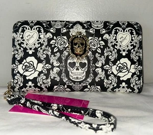 NEW! NWT BETSEY JOHNSON Skull Zip Around Wristlet Wallet XOZIPP Black/White - Picture 1 of 4