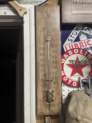 Автоматический рекламный термометр с антифризом без замораживания. Очень старая толстая древесина.  - Изображение 1 из 4